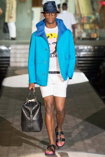 Look 7